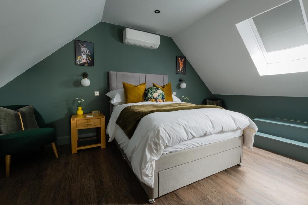 Stylish One Bedroom Cotswold Coach House Тетбери Экстерьер фото
