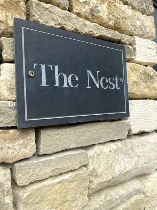 Stylish One Bedroom Cotswold Coach House Тетбери Экстерьер фото