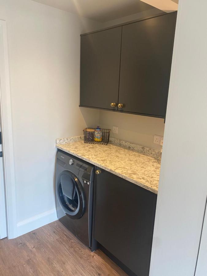 Stylish One Bedroom Cotswold Coach House Тетбери Экстерьер фото