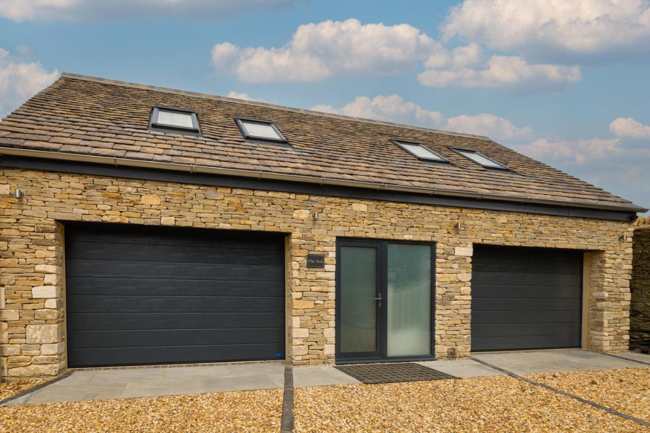 Stylish One Bedroom Cotswold Coach House Тетбери Экстерьер фото