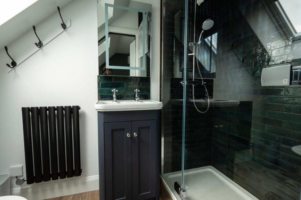 Stylish One Bedroom Cotswold Coach House Тетбери Экстерьер фото